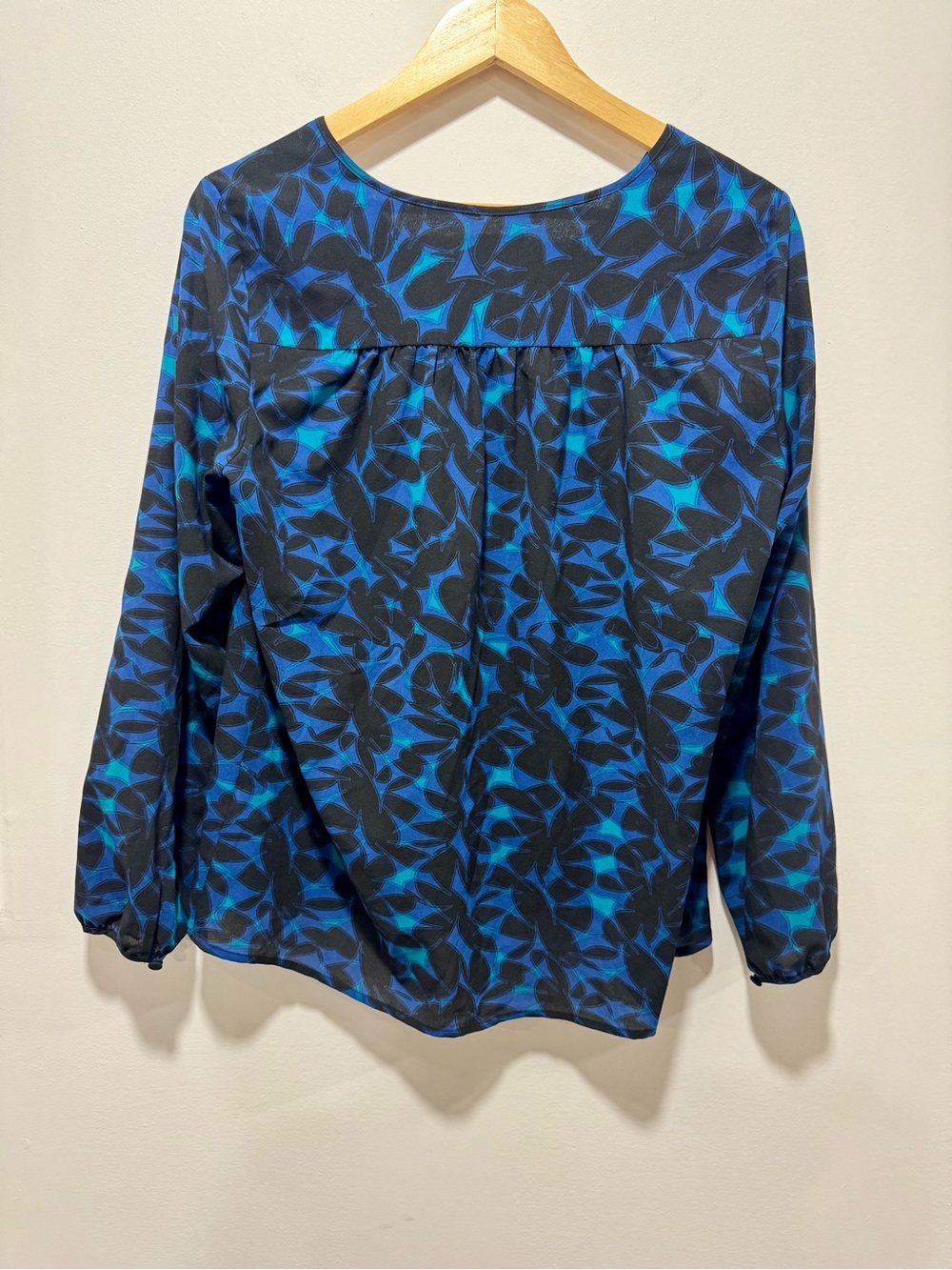 J. Crew Blue Turquoise Floral‎ Chiffon Peasant Blouse Split Neck Size S - Picture 2 of 5
